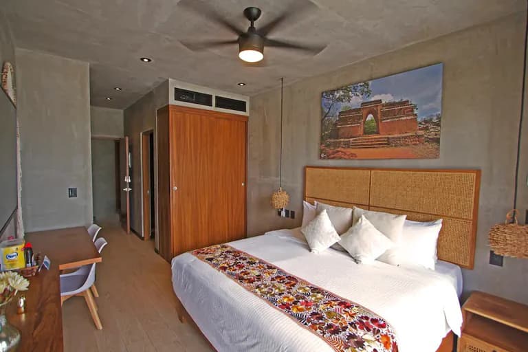 Boho-Chic Condo with amazing rooftop and views